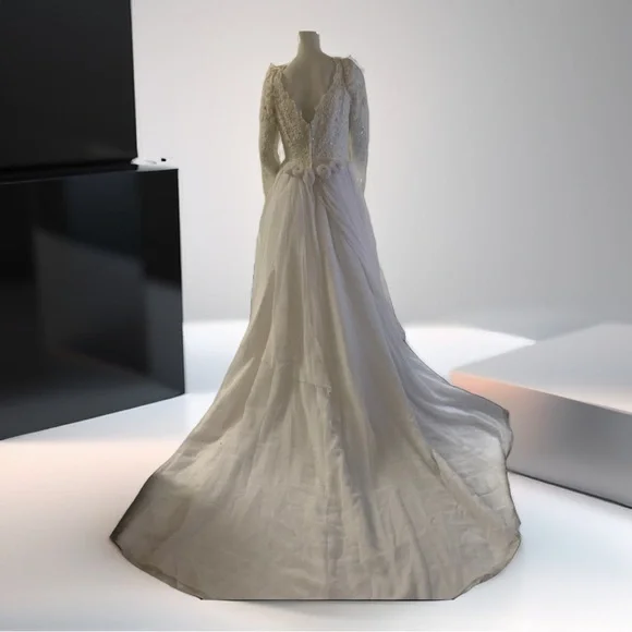 Pre loved 🥰 Morilee Vintage, minimal Raw Silk Wedding Dress. - Picture 10 of 15